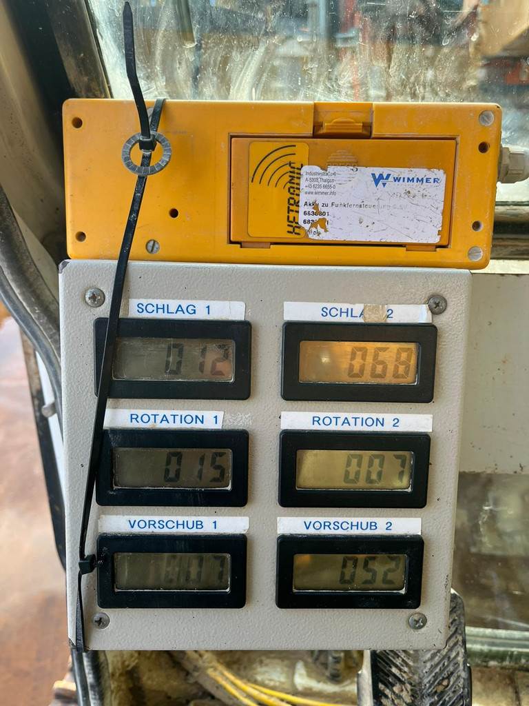 Liebherr R922 HDSL Wimmer Drill