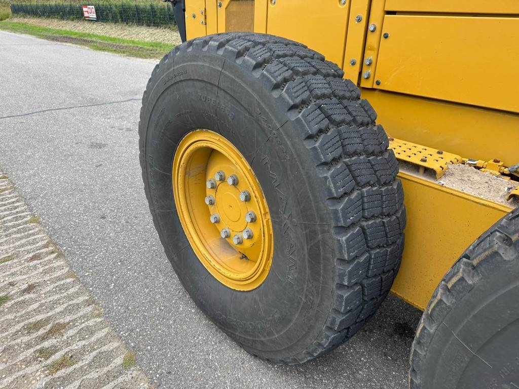 CAT 140M2