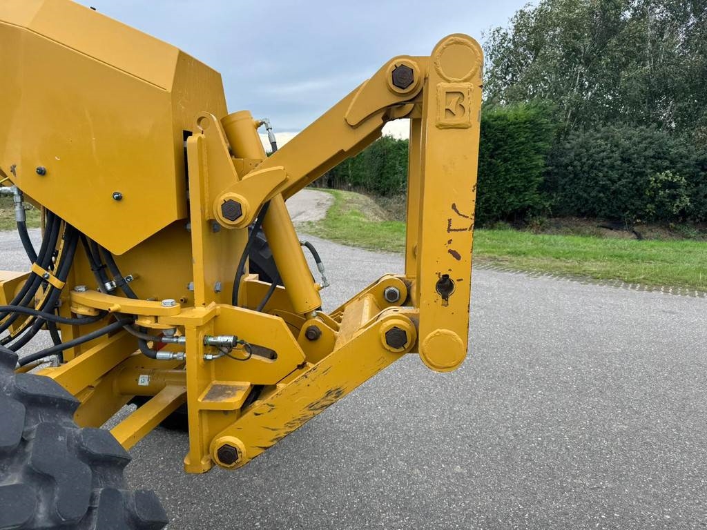 CAT 140M2