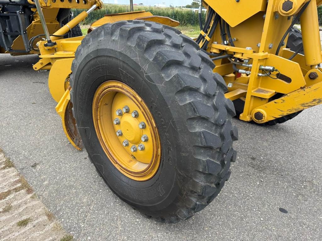 CAT 140M2