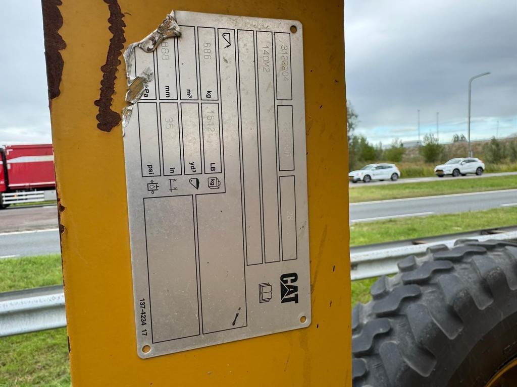 CAT 140M2