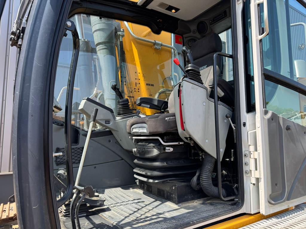 Liebherr R936 NLC
