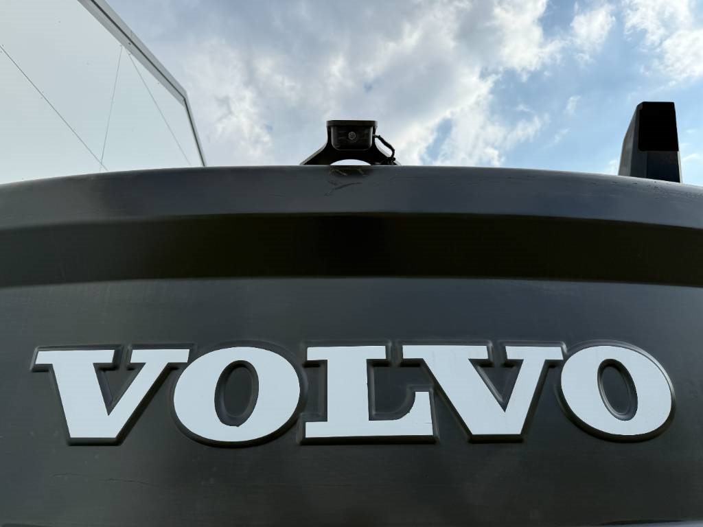 Volvo EC300ENL - Oilquick / Triple Boom / Tilting Bucket