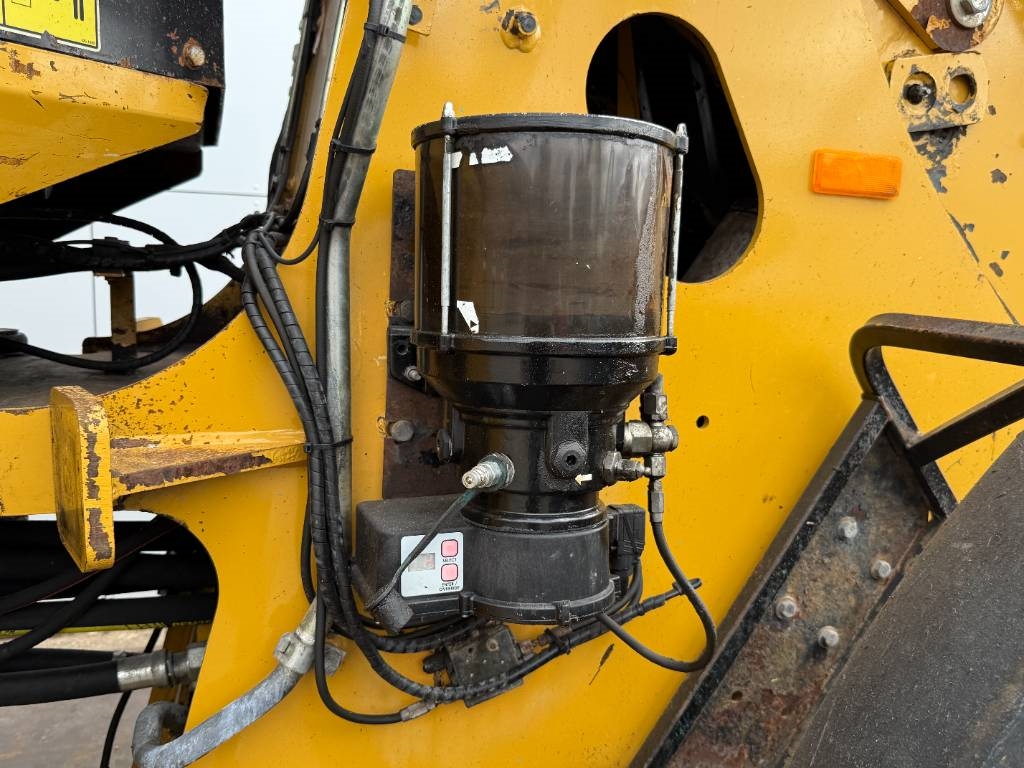CAT 930H - New Tires / High-tip Bucket / Auto Greasing