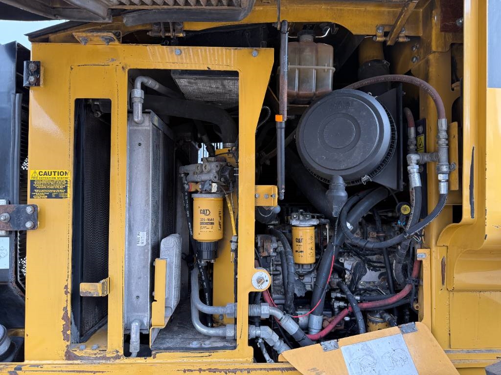 CAT 930H - New Tires / High-tip Bucket / Auto Greasing