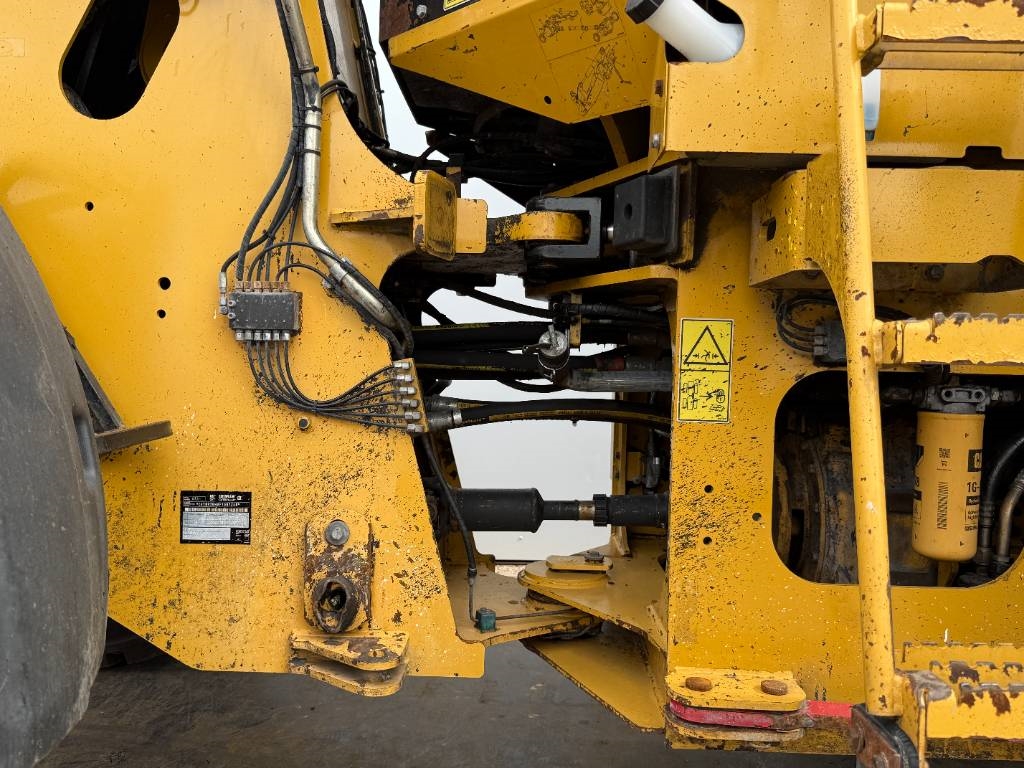 CAT 930H - New Tires / High-tip Bucket / Auto Greasing