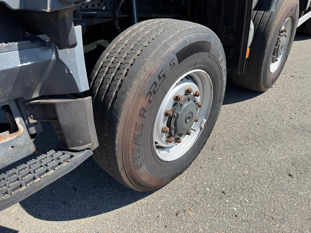 Mercedes-Benz Arocs 4848 8x8 tipper