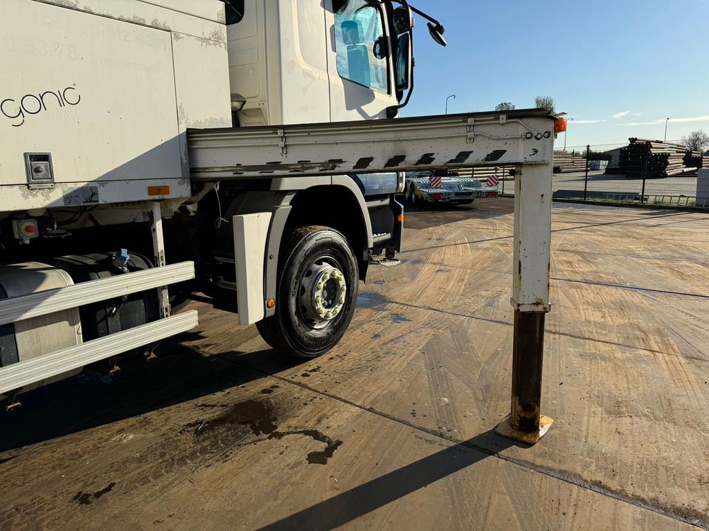 Mercedes-Benz Actros 2632 6x4 with Putzmeister BSF 24-4 11 24m c