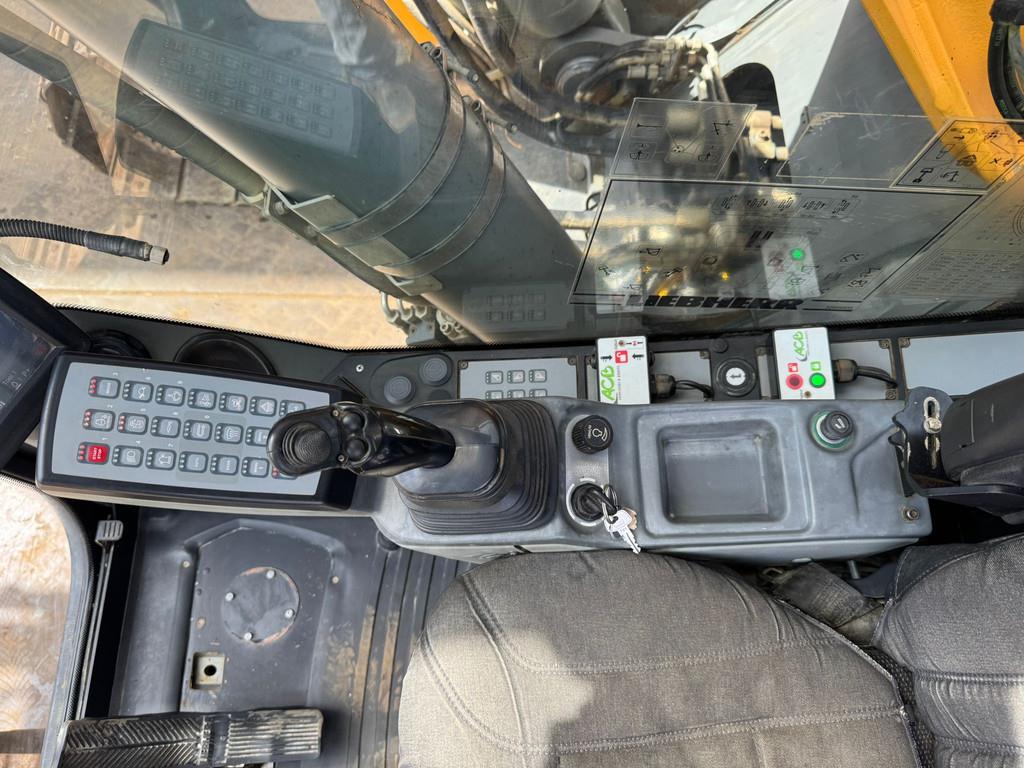 Liebherr R946 LC Hydraulic excavator