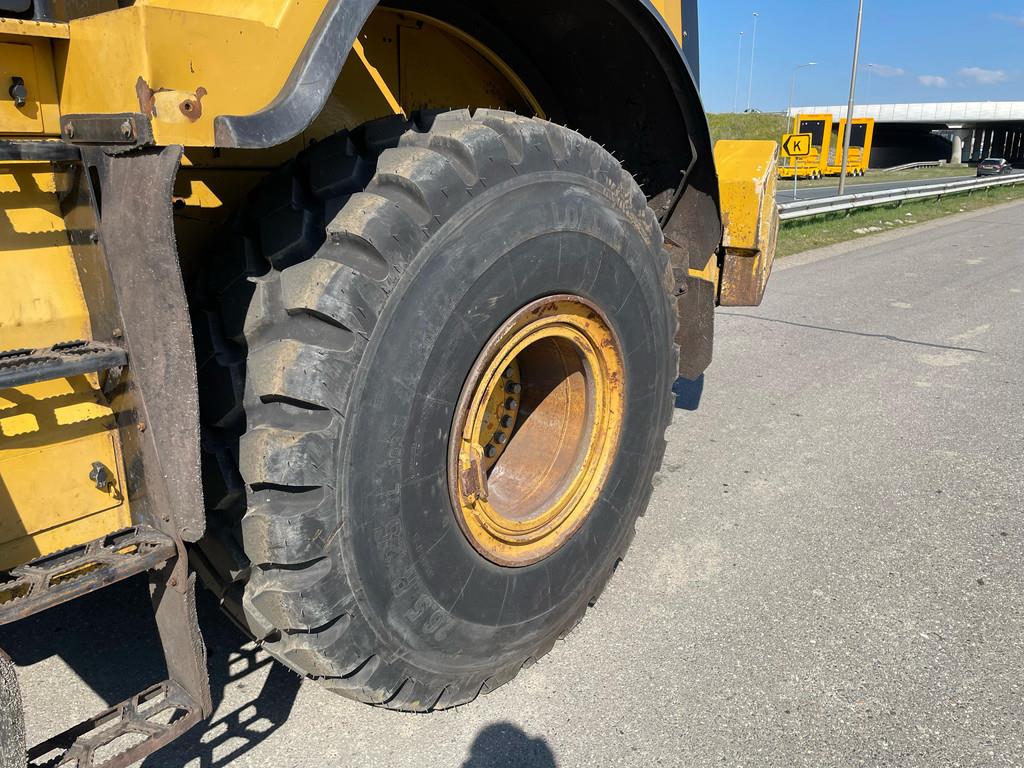 CAT 972M XE - CE / new tires / new bucket edge