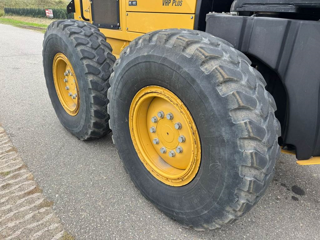 CAT 140M