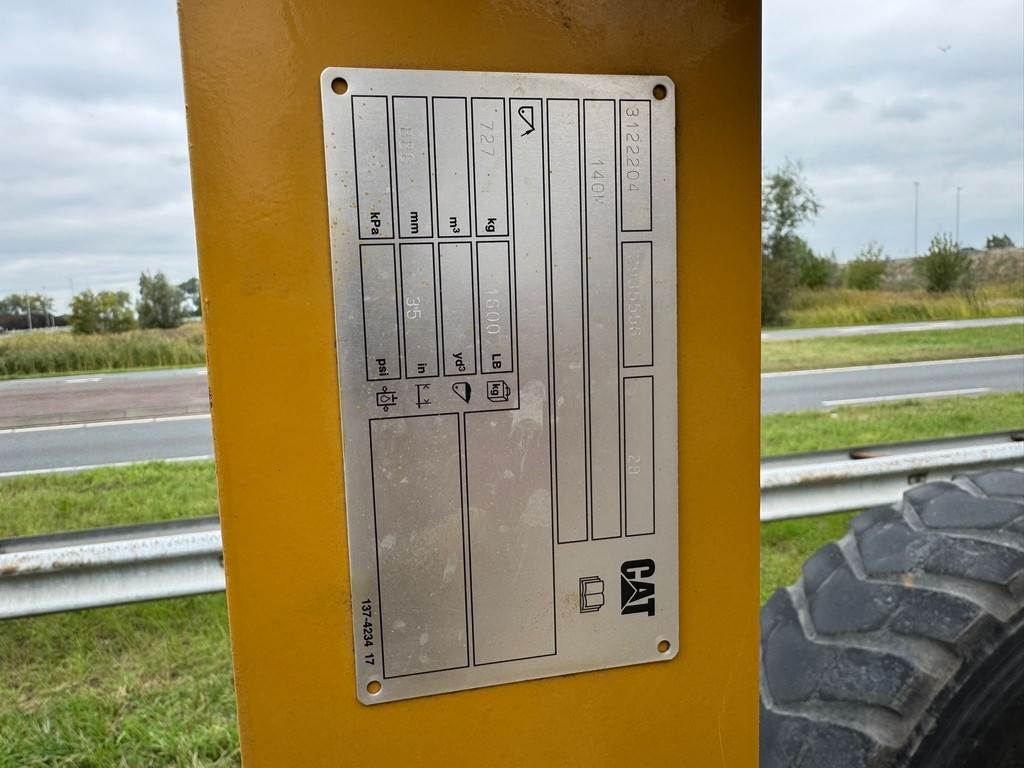 CAT 140M