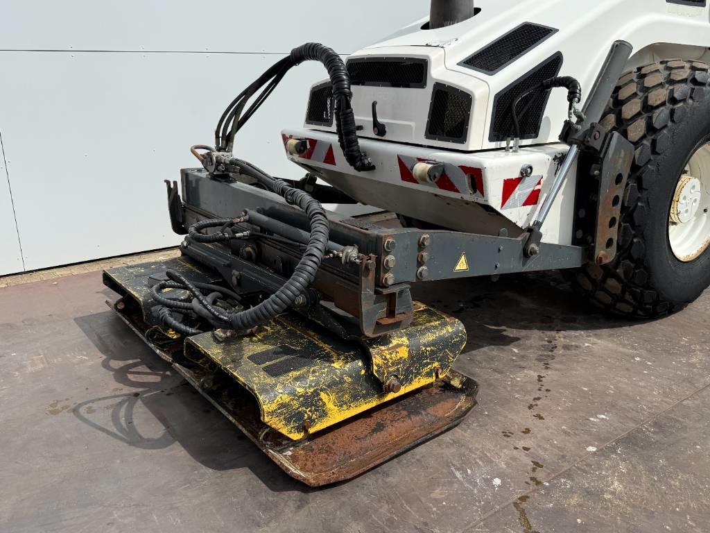 Bomag BW213DH-4 - Extra Vibrating Plate / EVIB/BVC