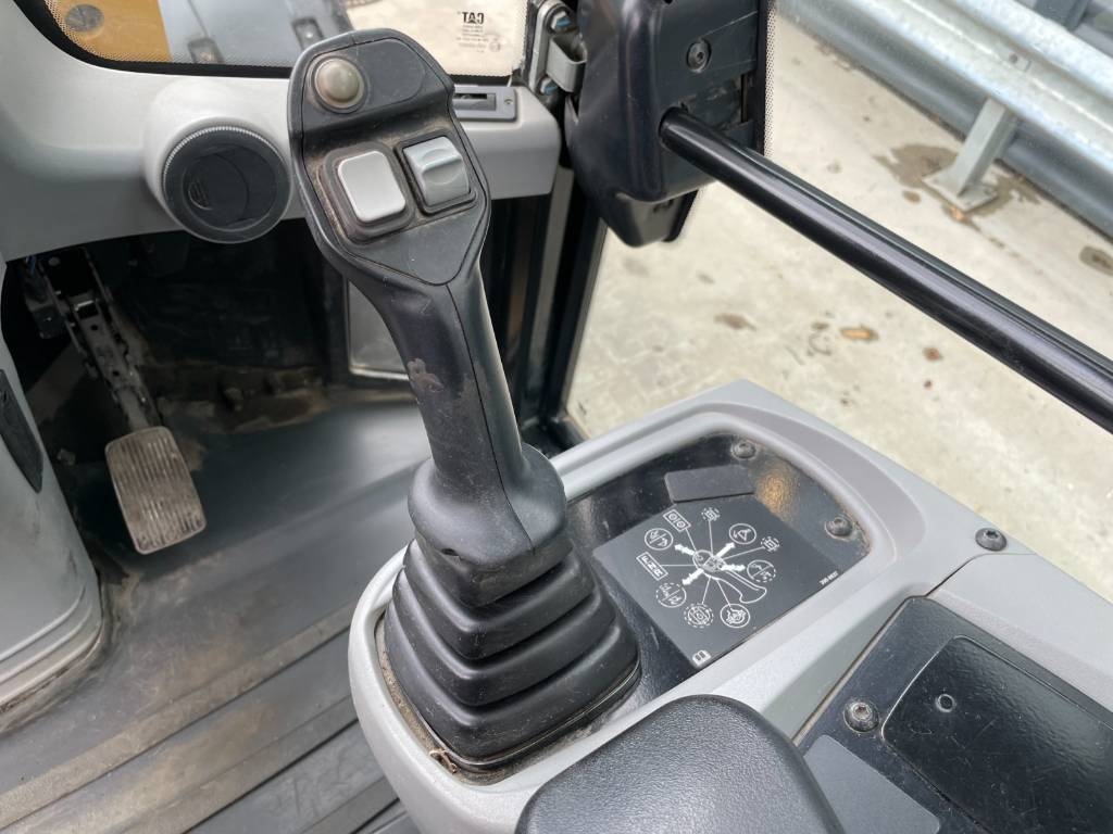 CAT 907M