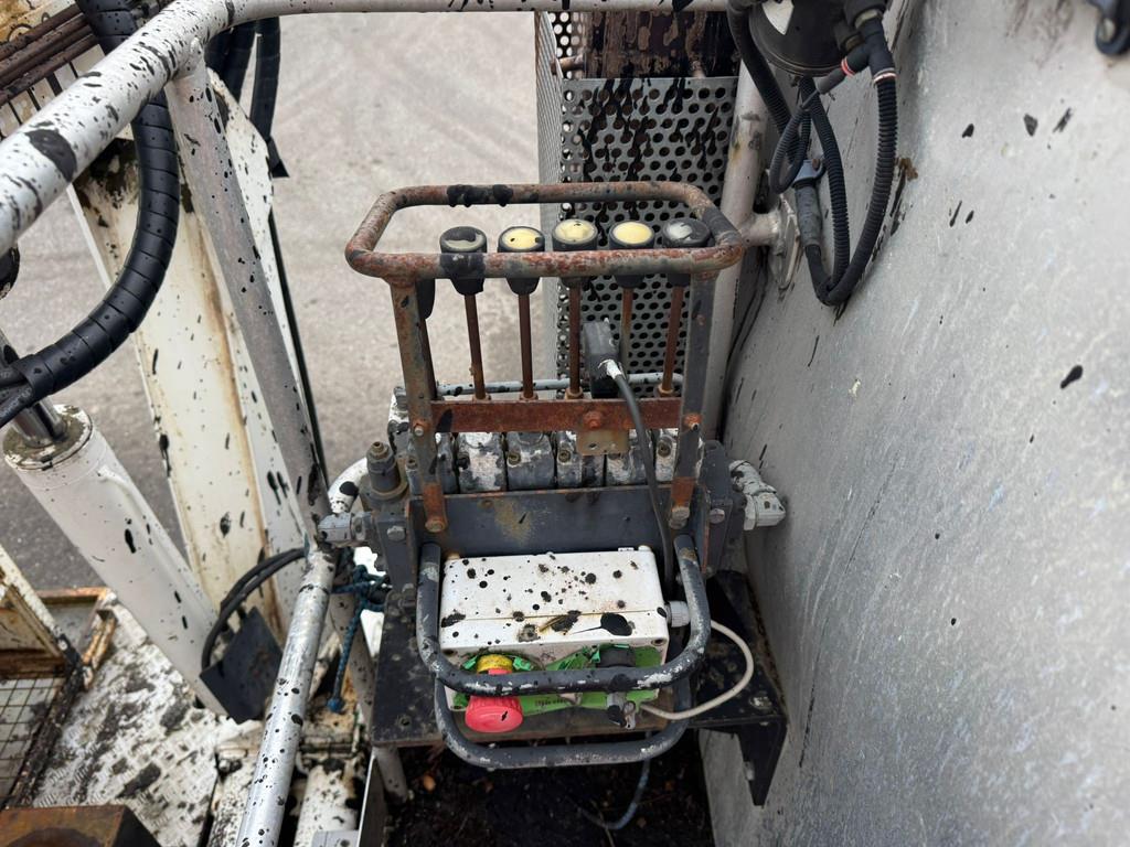 Mercedes-Benz Axor 2533 6x2x4 Rincheval Bitumensprayer / chip sp