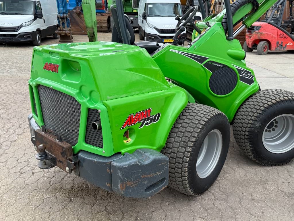 Avant M750 Opti Drive - Bucket + Jib + Forks