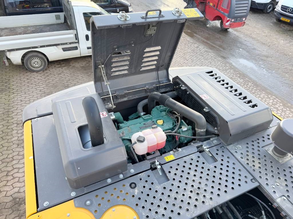 Volvo EC220D + Maxx 2000 Hammer - New / Unused / 2024