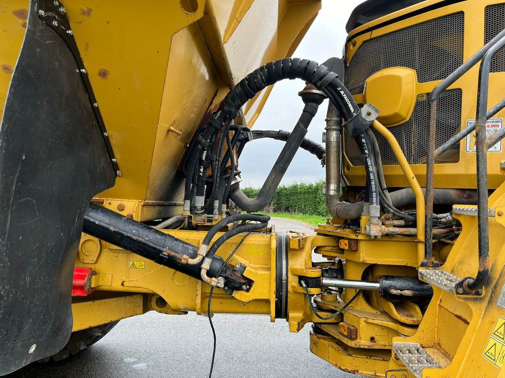CAT 740B