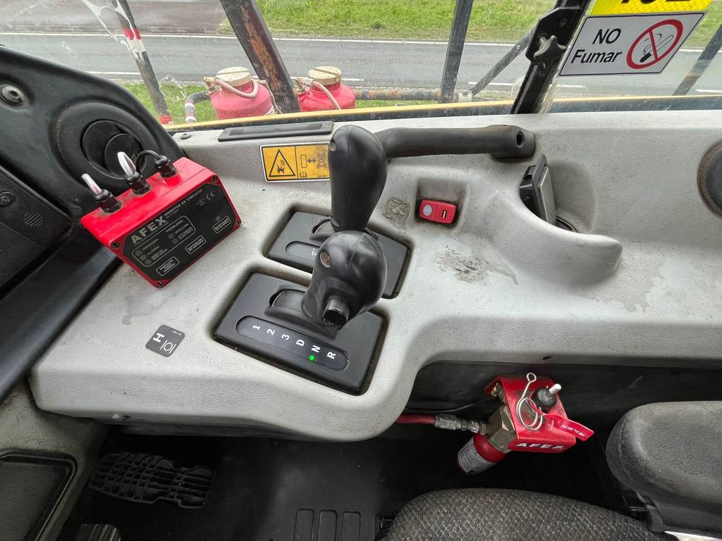 CAT 740B