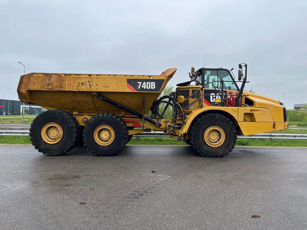 CAT 740B