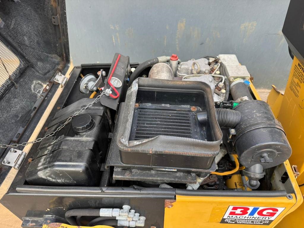CAT CB114