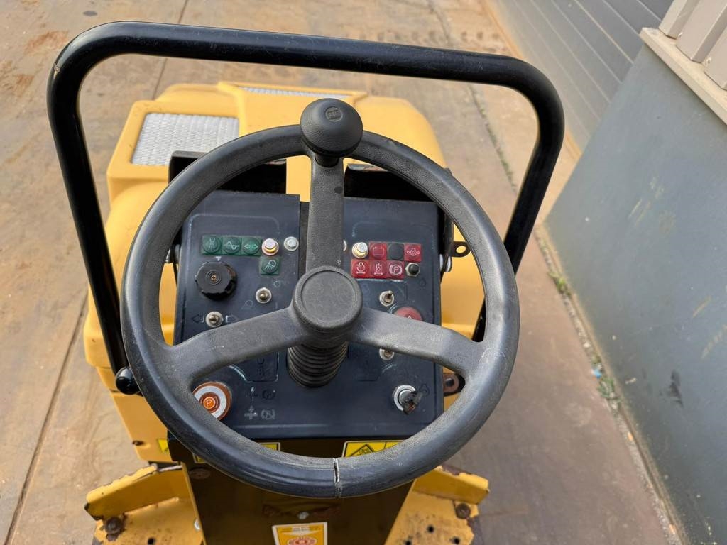 CAT CB114