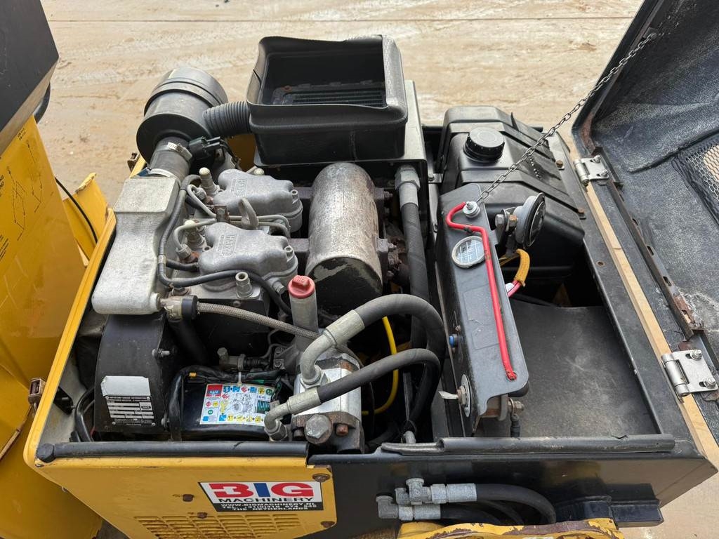 CAT CB114