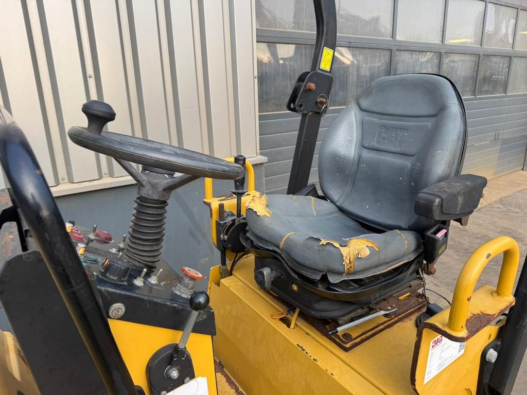 CAT CB114