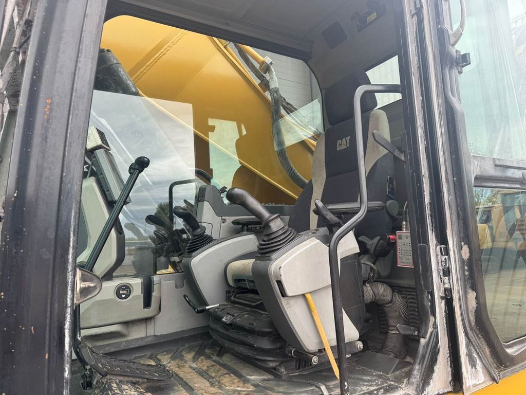 CAT 336FL Tracked material handler