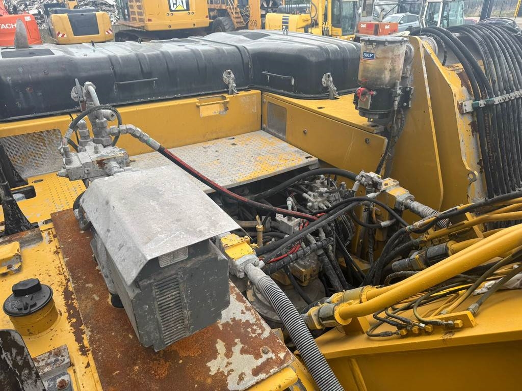 CAT 336FL Tracked material handler