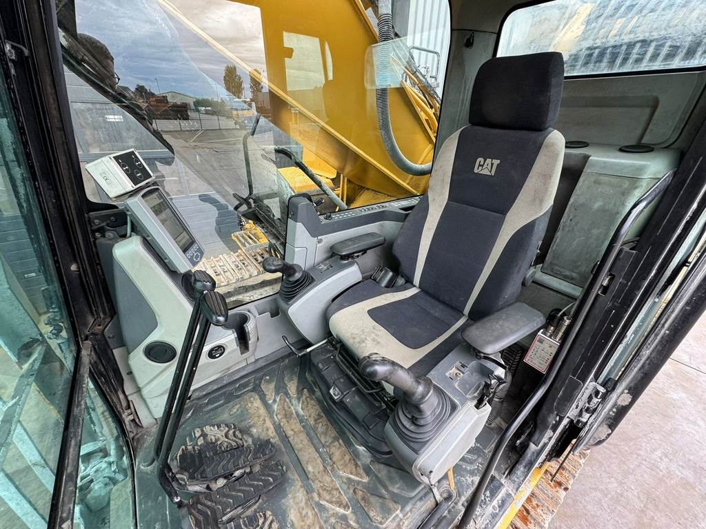 CAT 336FL Tracked material handler