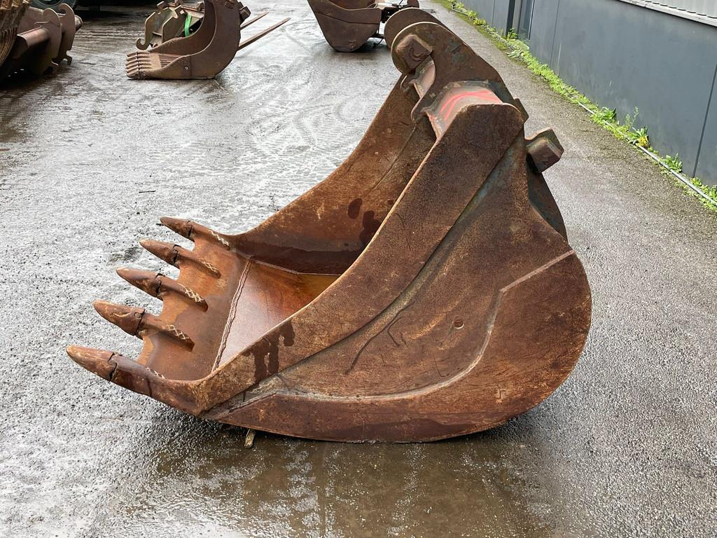 Verachtert Bucket with teeth