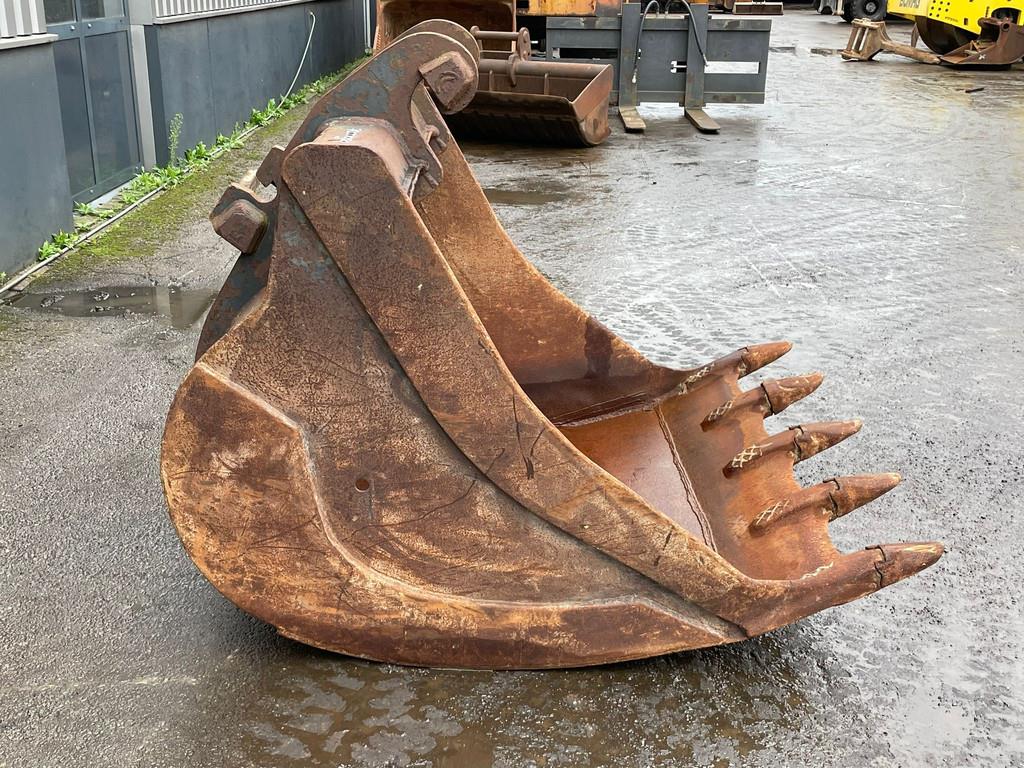 Verachtert Bucket with teeth