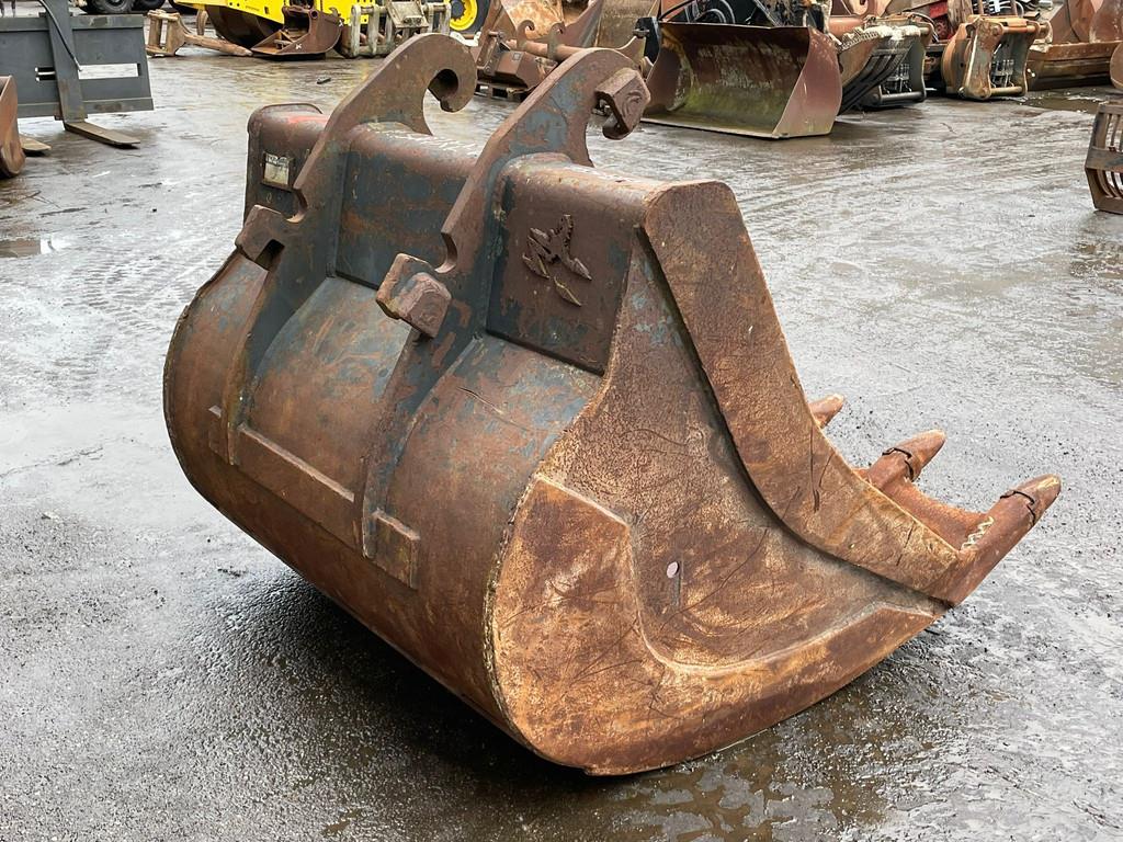 Verachtert Bucket with teeth