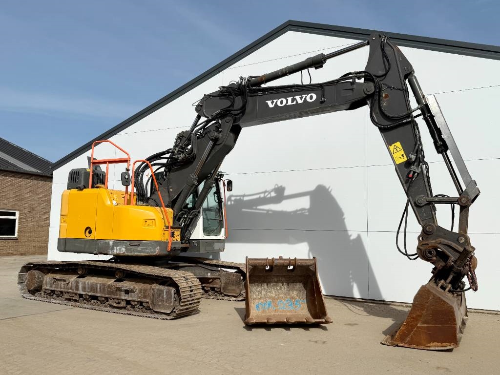 Volvo ECR235EL - Triple Boom / 2 Buckets Included