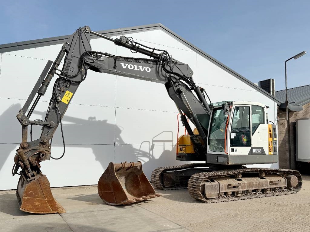 Volvo ECR235EL - Triple Boom / 2 Buckets Included