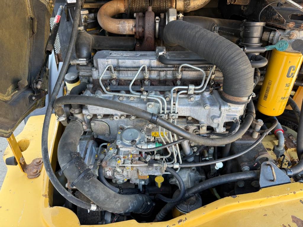 CAT 906H - Auto Greasing / Quick Coupler