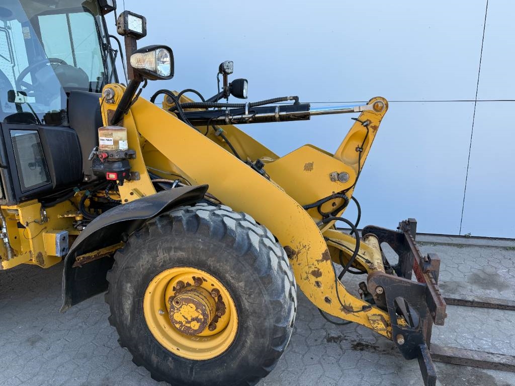 CAT 906H - Auto Greasing / Quick Coupler