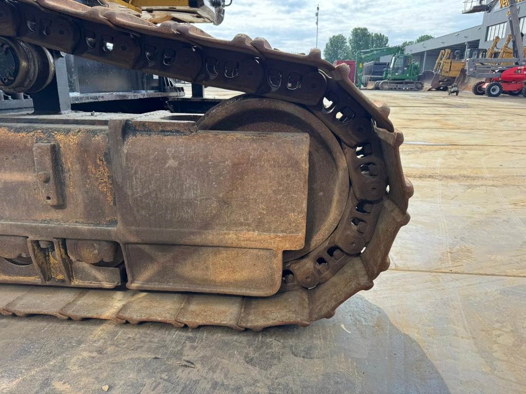 CAT 352F