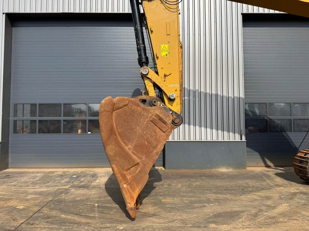 CAT 352F