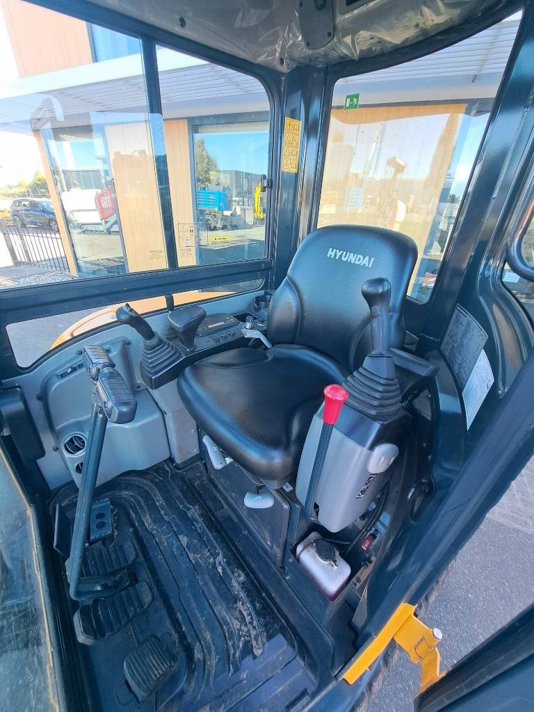 Hyundai R30 Z-9AK