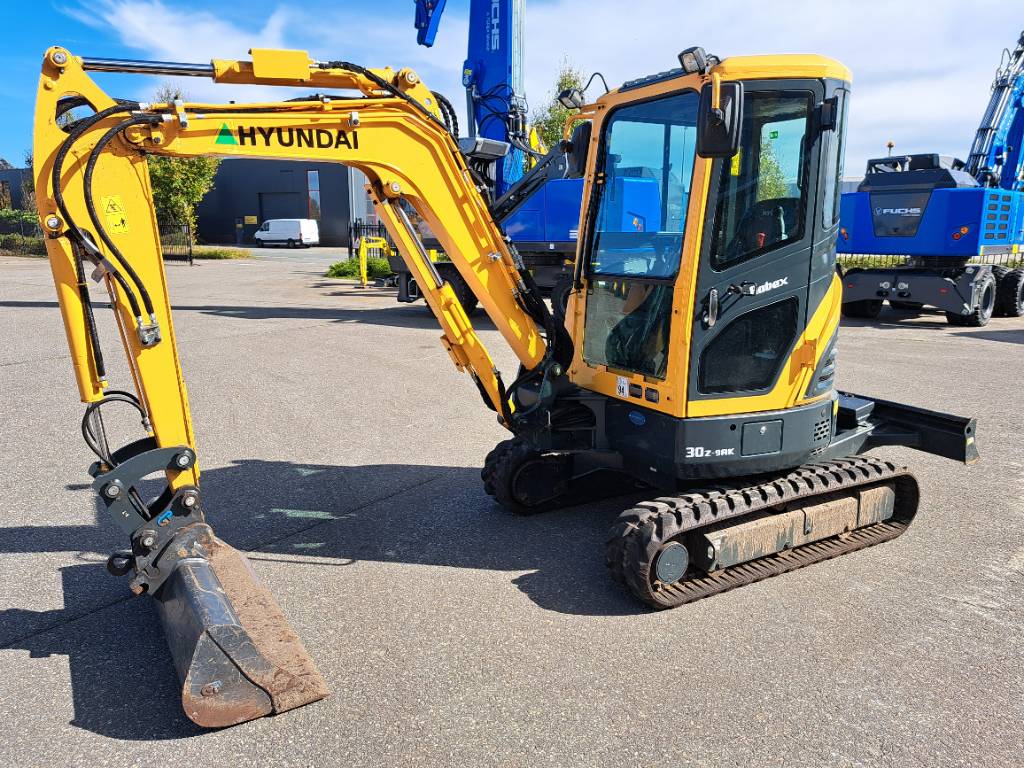 Hyundai R30 Z-9AK