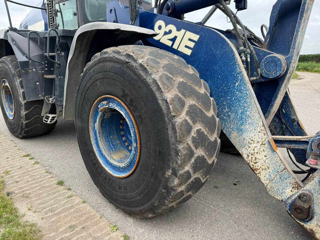 CASE 921E
