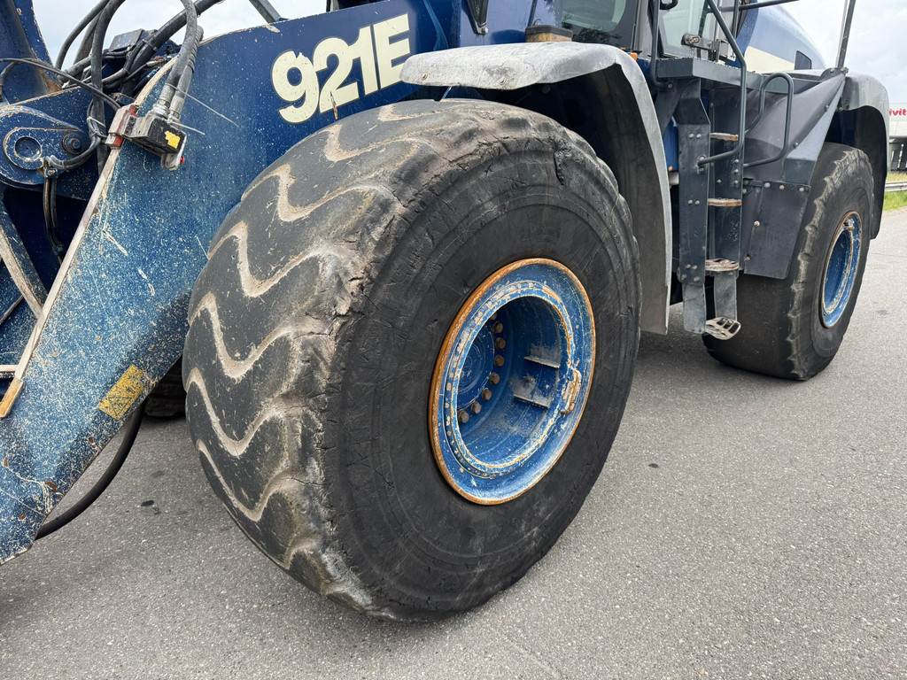 CASE 921E