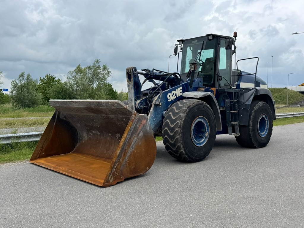 CASE 921E