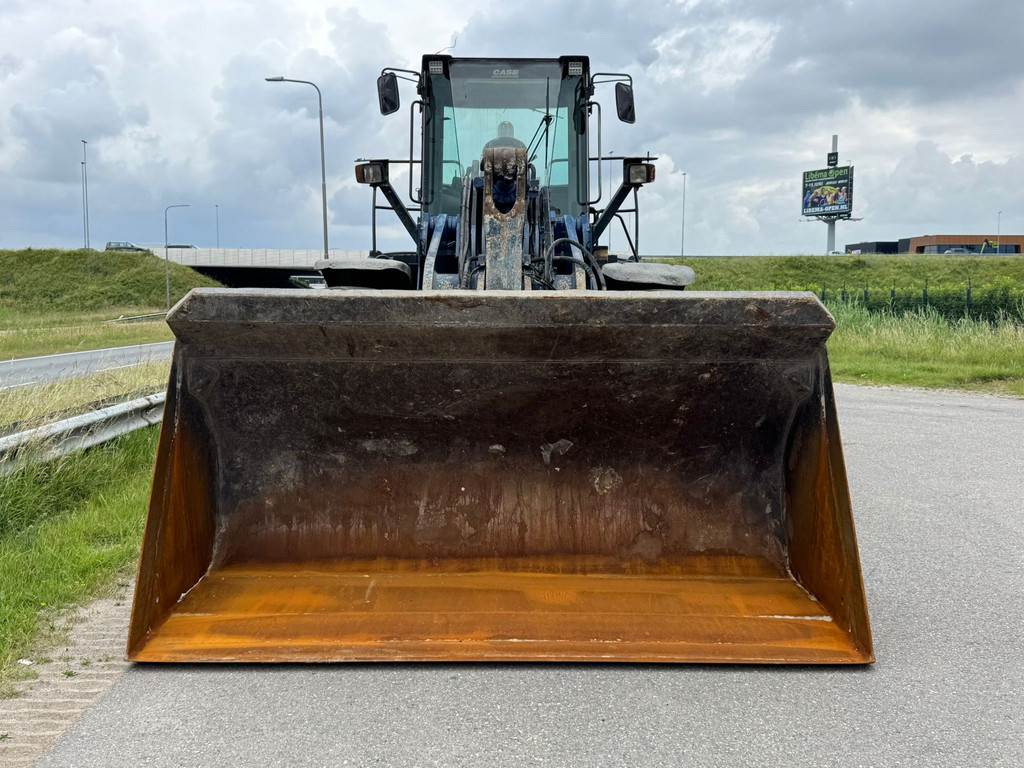 CASE 921E