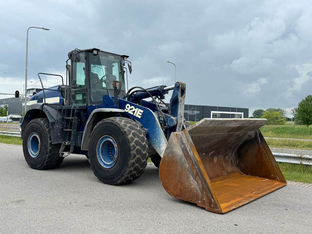 CASE 921E