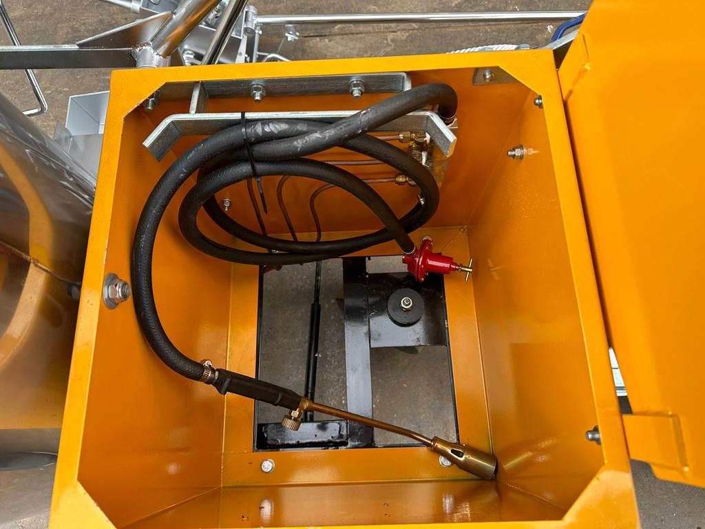 Giga Power 860 Road Marking Machine