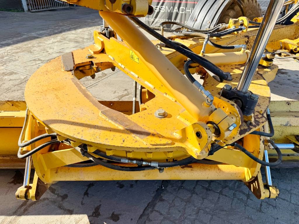Volvo G960B - 4.90 Meter Blade / Backup Camera