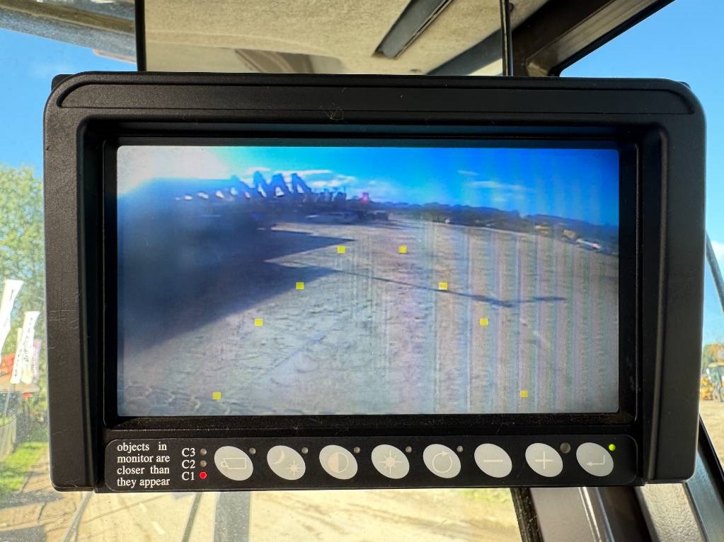 Volvo G960B - 4.90 Meter Blade / Backup Camera